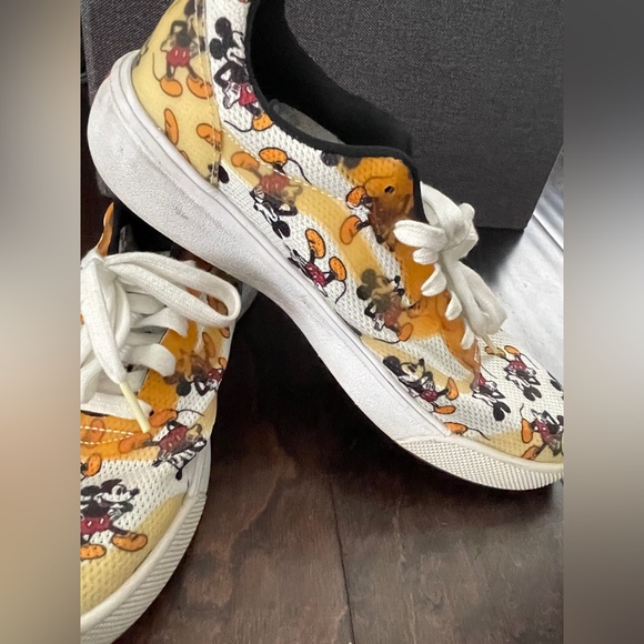 Vans X Disney Mickey Mouse Ultra Range First Edition Men’s 9.5 - Picture 3 of 12
